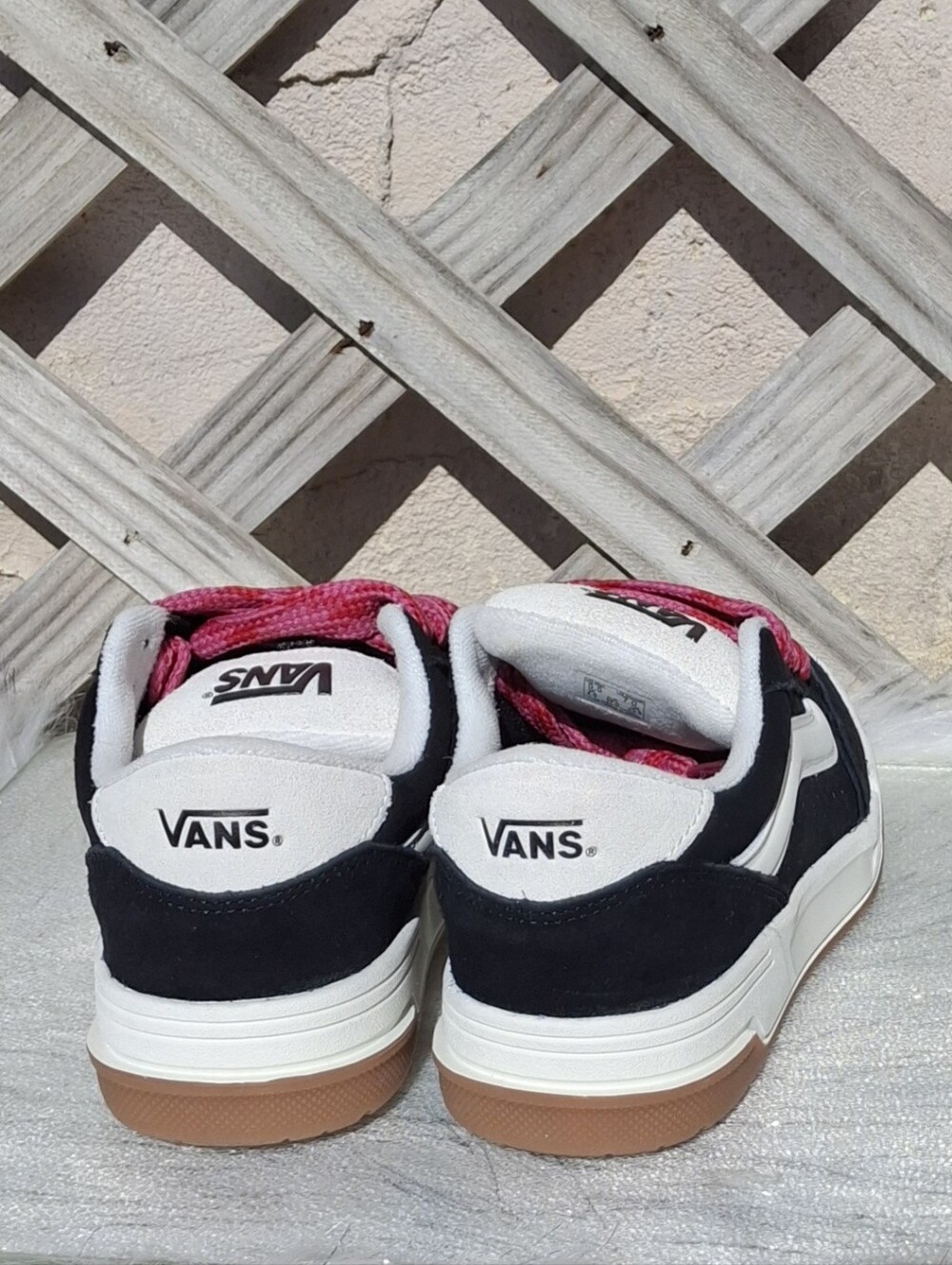 Vans Hylane Lace-Up Sneakers Black & White Thick Pink Laces Unisex W7/M5.5 - Picture 7 of 16